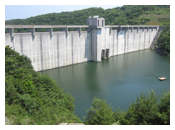 展望スペースから見たダム