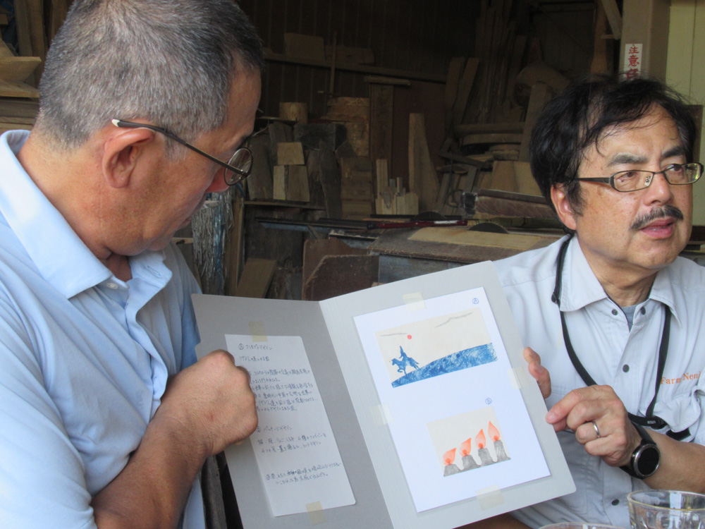 パッケージについて説明している様子