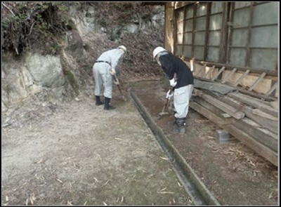 表土剥ぎ取りの様子の写真