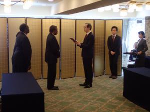 ムエンベ博士授賞