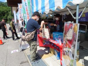 賞品受け渡しの様子