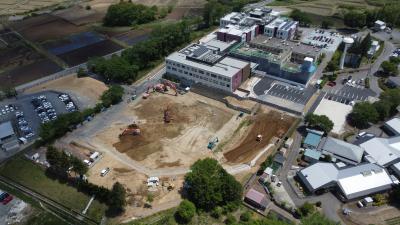 西側上空からの全景