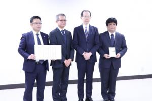 御下賜金伝達式集合写真