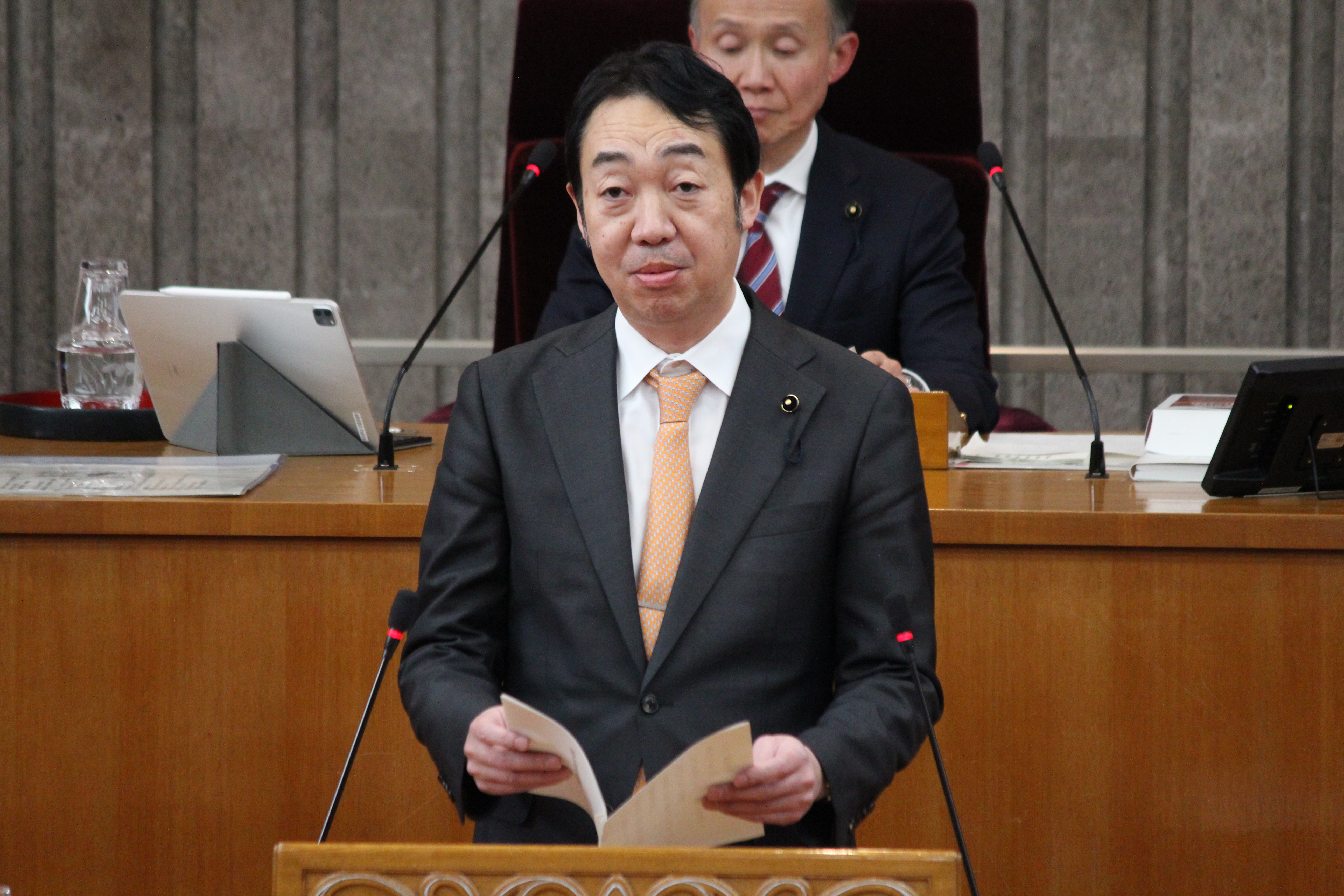 渡邊哲也議員の写真