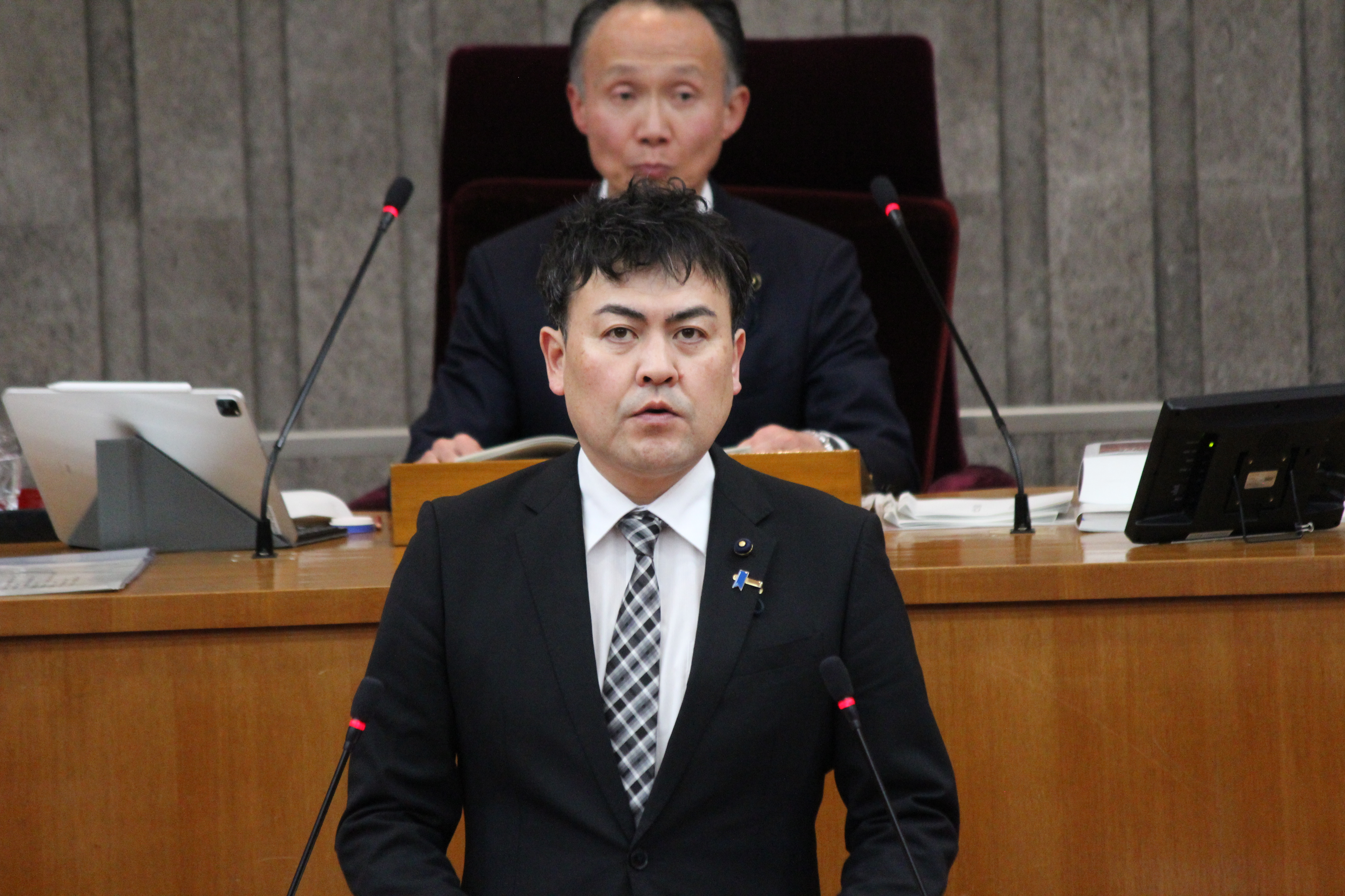 少子高齢化・地域活性化対策特別委員長中間報告の写真