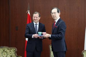 駐日スイス連邦特命全権大使による表敬訪問写真２