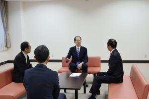 東日本女子駅伝競走大会主催者による表敬訪問写真１