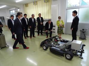 平工業高等学校の調査をする商労文教委員会