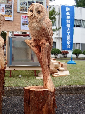 チェーンソーアートショー３