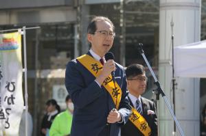 挨拶をしている内堀知事