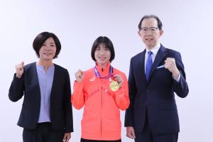 松本奈菜子選手2025アジア陸上競技選手権大会（女子400m）優勝報告写真3