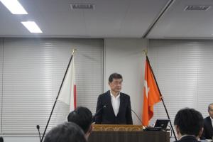 代表質問（佐藤雅裕議員）の様子