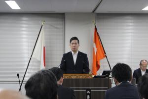 一般質問（半沢雄助議員）の様子