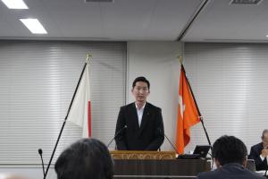 一般質問（真山祐一議員）の様子