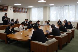 議会運営委員会の様子