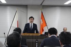 一般質問（江花圭司議員）の様子