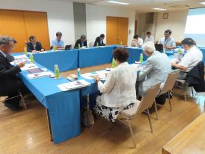 洲本市議会の調査を行う企画環境委員会の写真