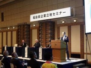 プレゼンを行う知事