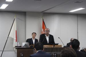 亀岡義尚議員の写真