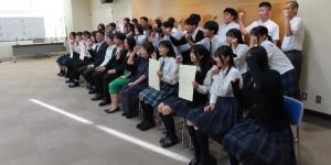 全員でガッツポーズ