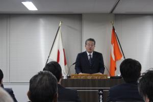 総務委員会の委員長報告の写真