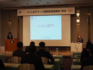 総会の議事進行を行う知事