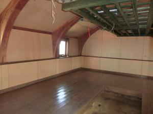 鉄山避難小屋の内部写真1