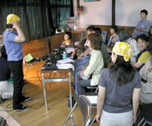 骨伝導ヘッドホーンを使って参加者全員で音楽を共有