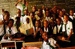 授業は静かでも写真となればこの騒がしさ。