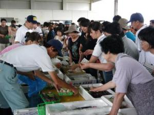 震災以前　請戸漁港の朝市