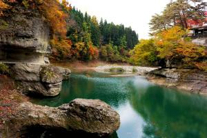 塔のへつりにて