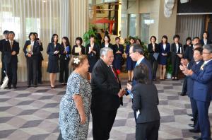 島嶼国の首脳を出迎える内堀知事