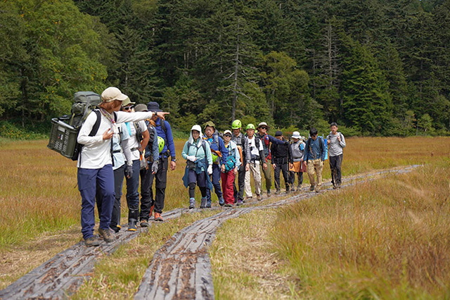大江湿原を尾瀬ガイドの館山さんと歩く